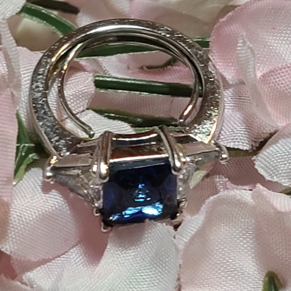 Ladies Ring for sale - Picture 7 of 14